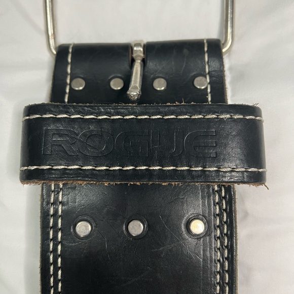 ROGUE 13MM POWERLIFTING BELT 
Size medium - Picture 1 of 6